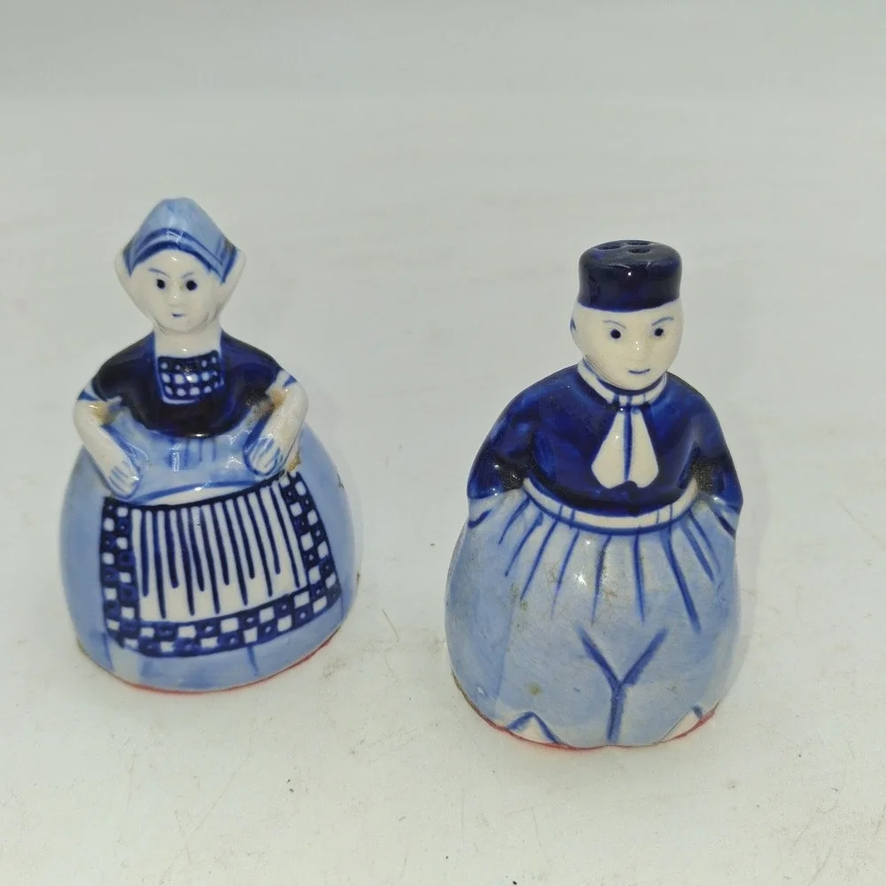 Vintage Elesva Holland Dutch Boy and Girl Salt and Pepper Shakers Blue White